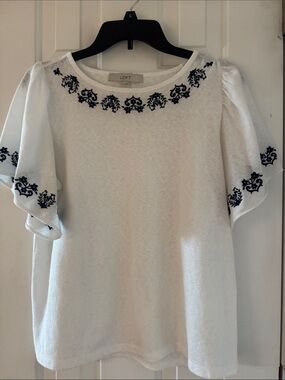 LOFT White Top with Black Floral Embroidery and Flutter Sleeves Sz Medium